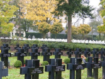 blik op het kerkhof  (Small).jpg